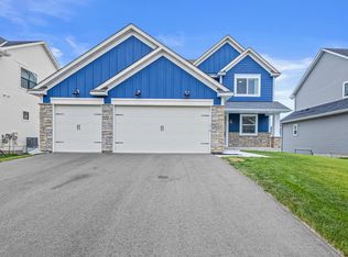 9641 W Wind Cir, Woodbury, MN 55129