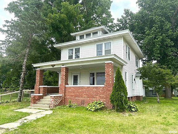 2nd image of 121 Main St