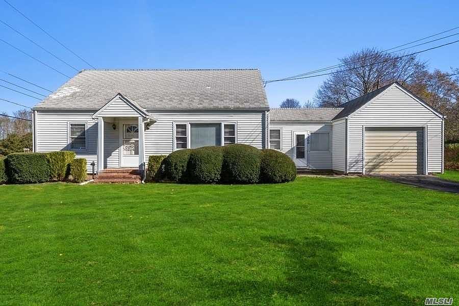 3300 Peconic Ln, Peconic, NY 11958 | Zillow