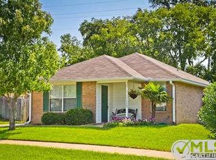 1113 Woodlands Park Dr, Lindale, TX 75771