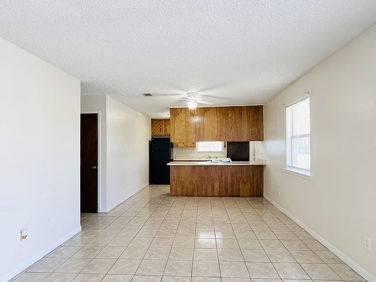 535A S 61st Ave — Photo 1