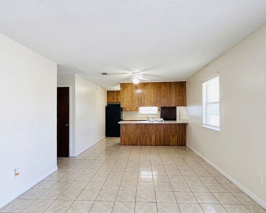 1st image of 535A S 61st Ave
