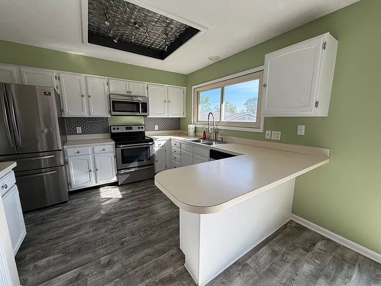 13203 Courtney Dr — Photo 2