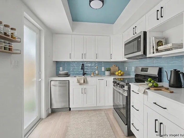 411B NE 57th Ct — Photo 1