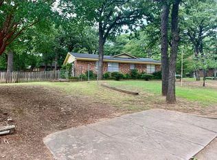 601 Oakwood Ave, Hurst, TX 76053