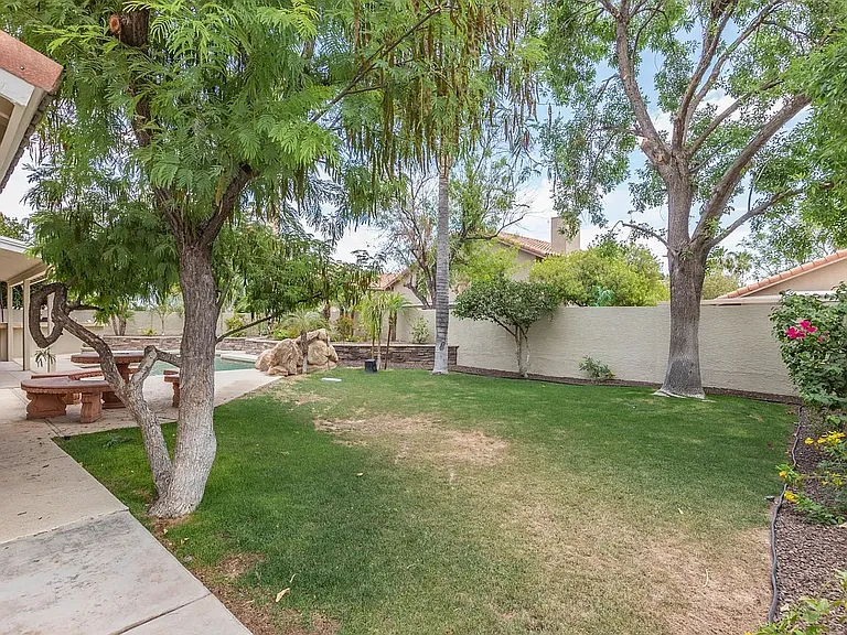 1211 E Drake Dr — Photo 11
