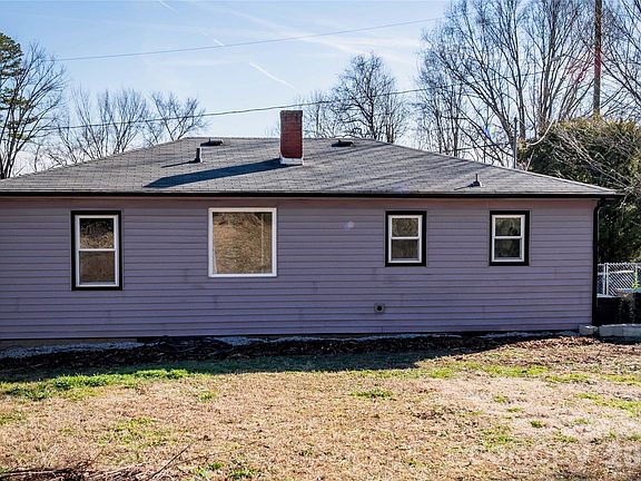 4th image of 2271 Knowles St