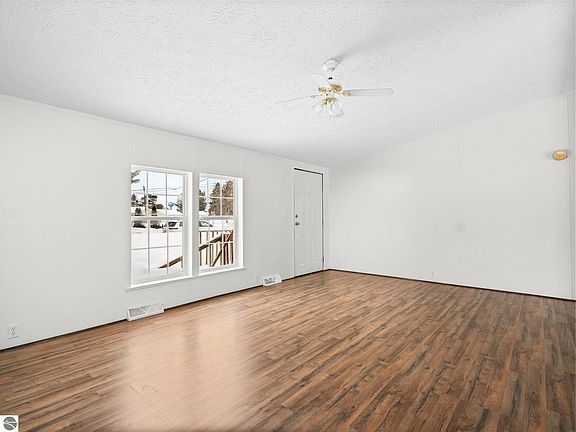 5th image of 303 S Orange St
