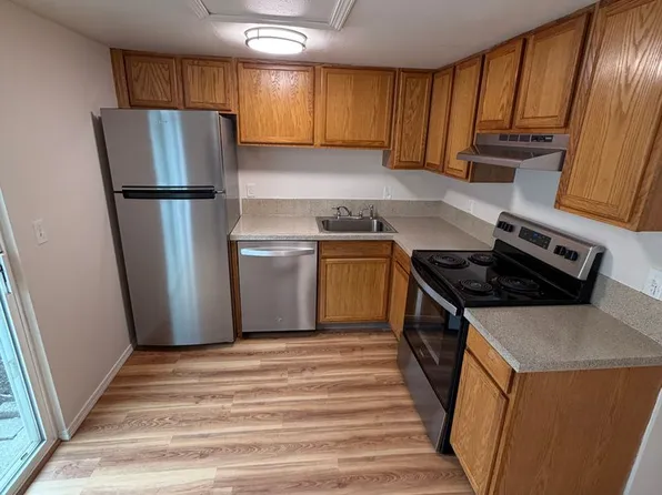 Garden Court, 1558 E 3rd St APT 11, Newberg, OR 97132