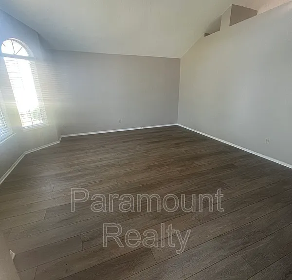 1230 Mohr Cir — Photo 5