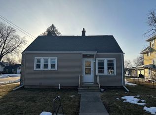 803 N Sawyer St, Oshkosh, WI 54902