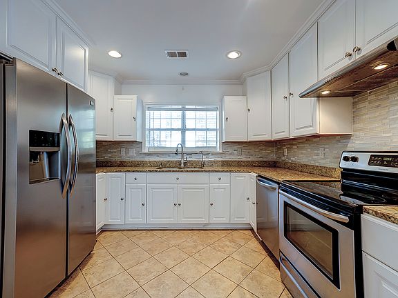 3rd image of 520 Greenfield Ct