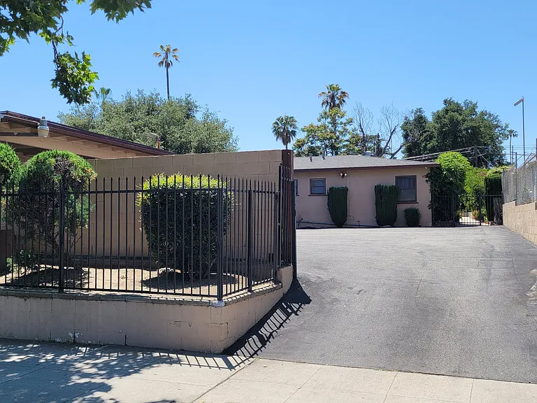 Property Entrance on Lake Ave