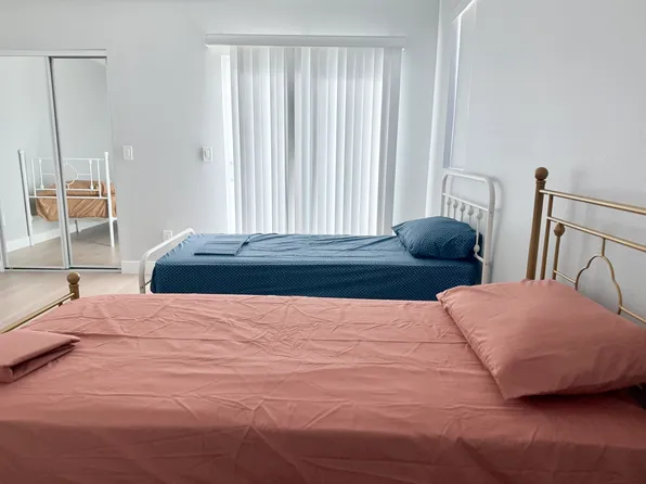 1265 E Adams Blvd, Los Angeles, CA