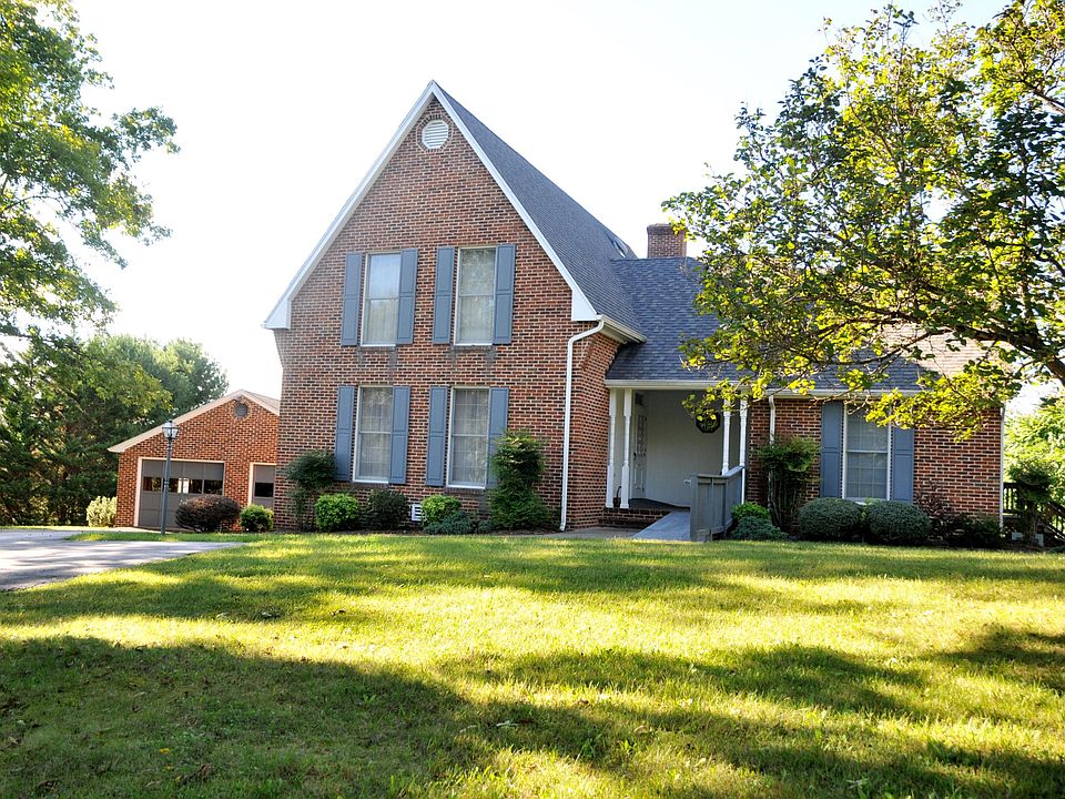 1st image of 37 Edgewood Dr