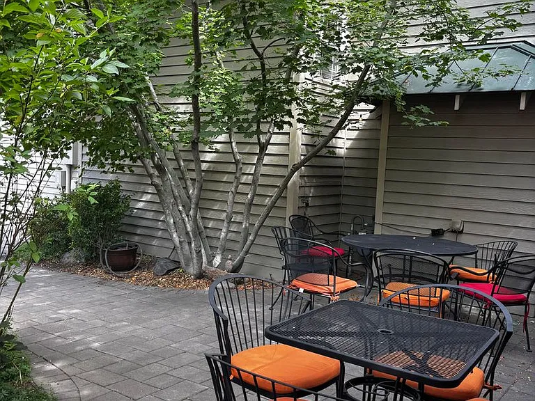 139 NW Broadway St — Photo 7