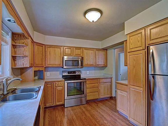4th image of 7807 N Hughes Dr
