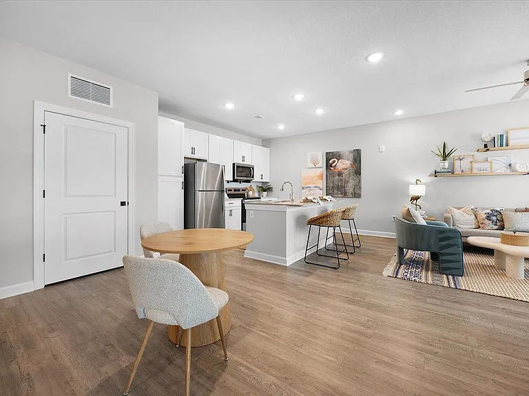 Tailor Apartments — Photo 3