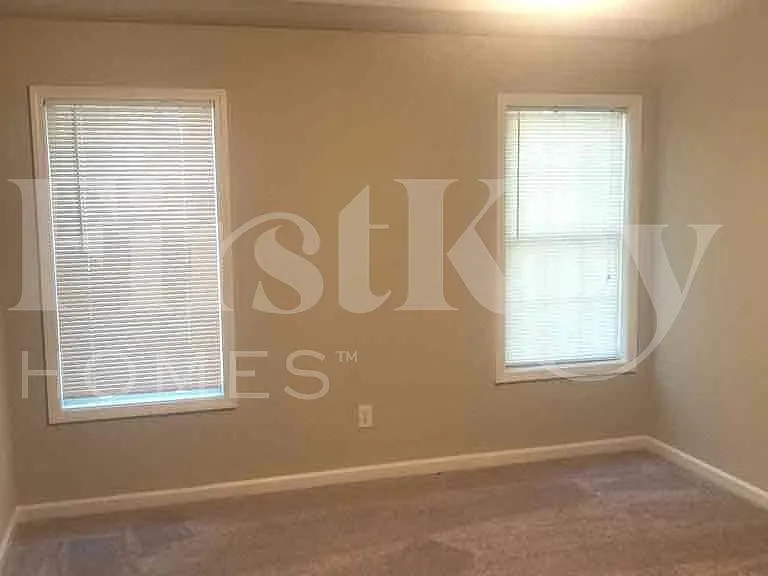 319 Hills Point Rd — Photo 11