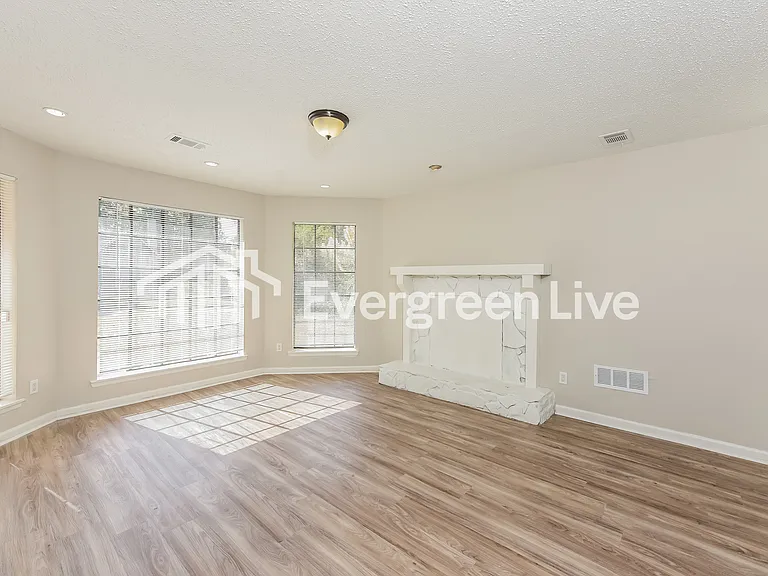 1078 Forest Path — Photo 3