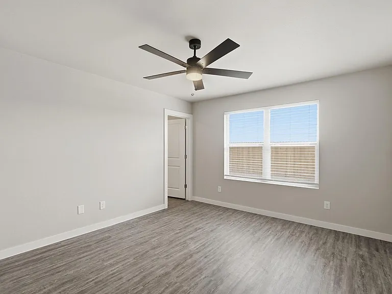 502 Elmont St — Photo 19