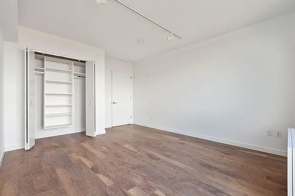 Rented by Greystar | media 6