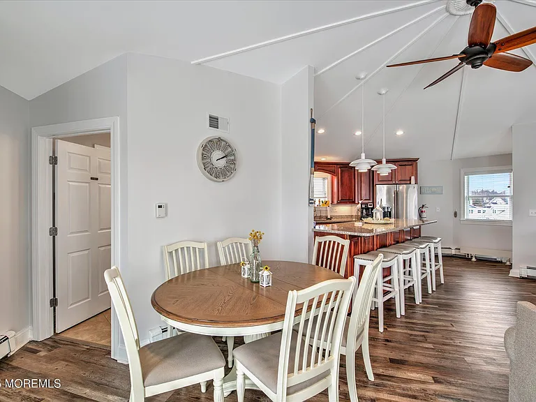 424 E Longport Ave — Photo 9