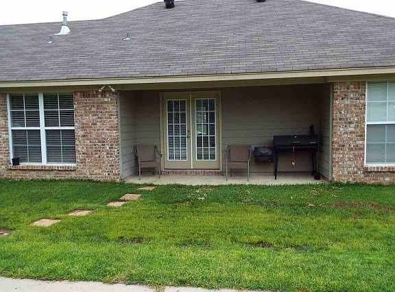 3rd image of 115 Whispering Oaks Xing