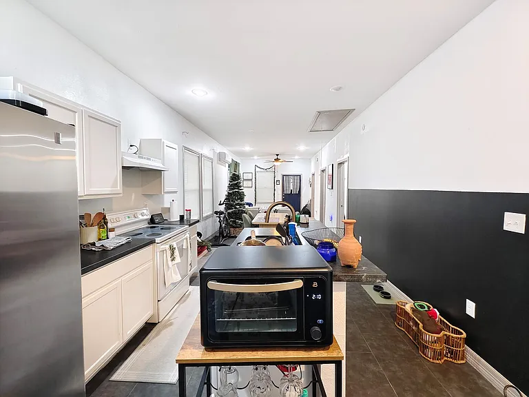 1217 Campbell St — Photo 20