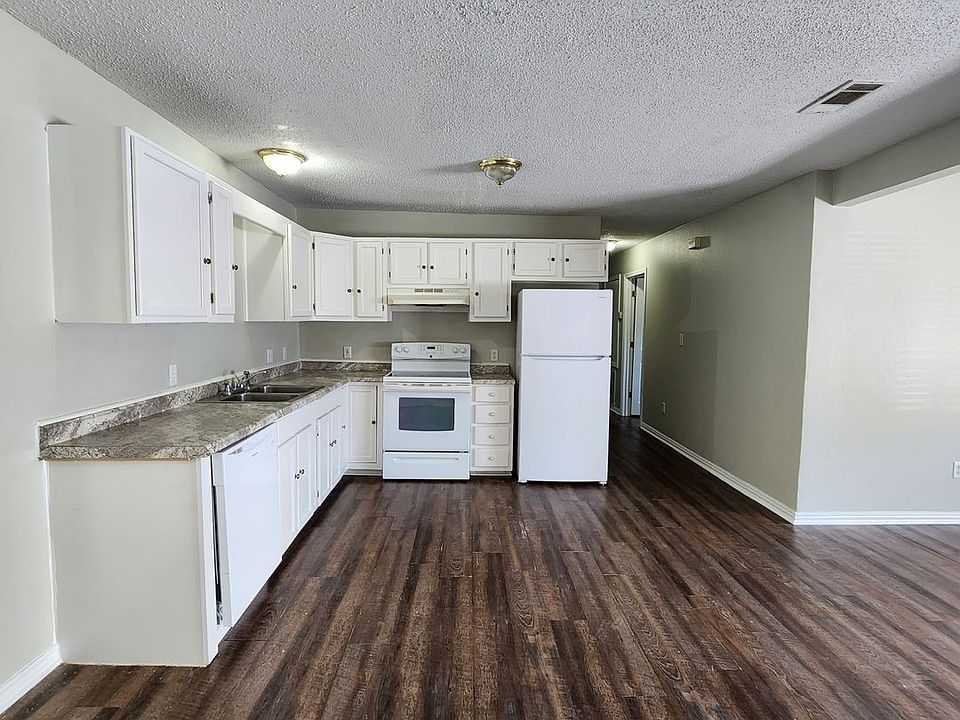 1906 Queen St, Nacogdoches, TX 75964 | Zillow