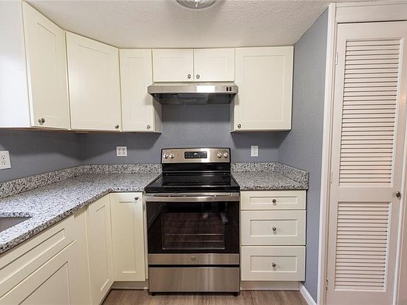 5th image of 529 S 71st St