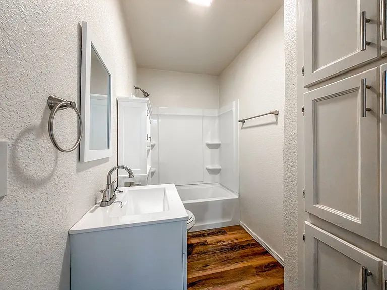 1009 S 25th St — Photo 9