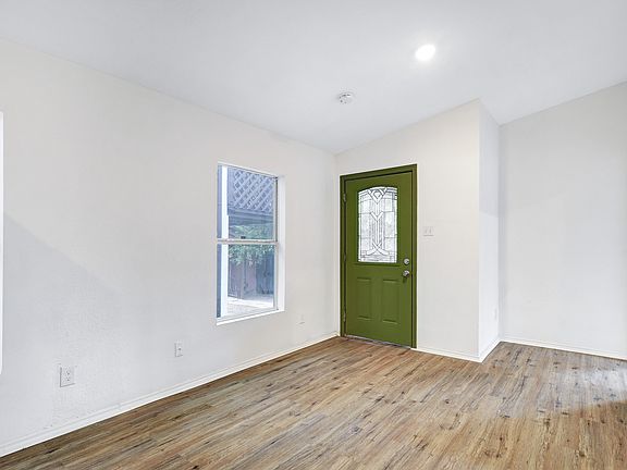 4th image of 224 Bee St #C