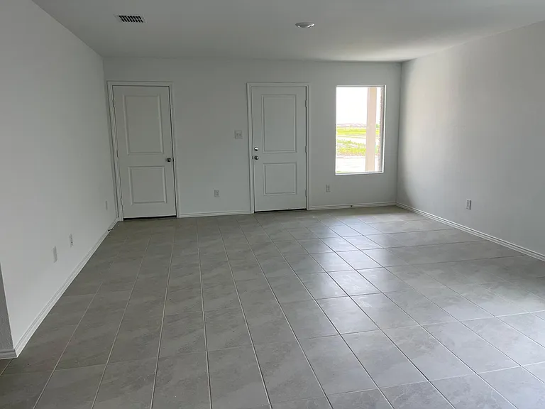 1507 Forge Pond Ln — Photo 5