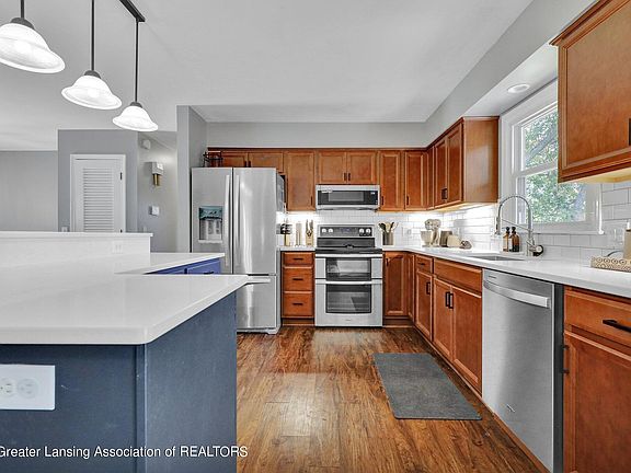 2nd image of 1037 Shelter Ln