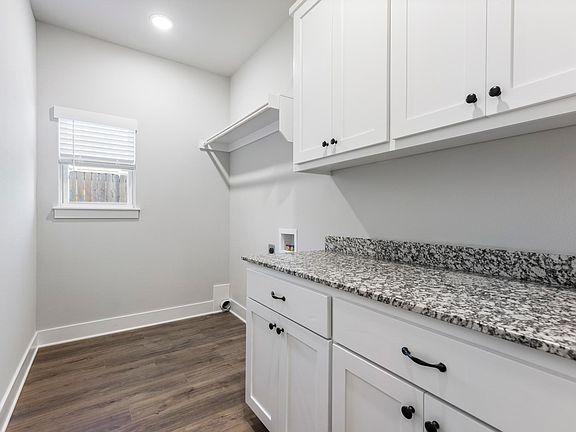4th image of 4 Gibson Ln