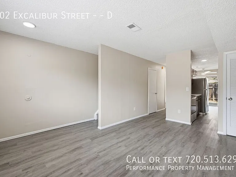802 Excalibur St #D — Photo 3