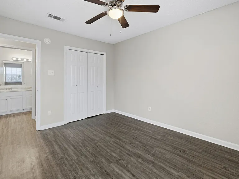 Residences at Overlook — Photo 22