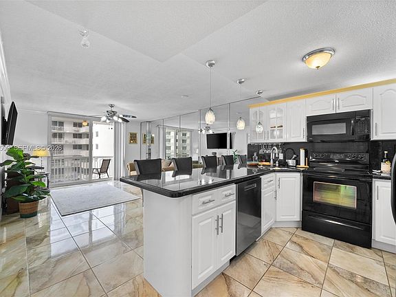 4th image of 401 Ocean Dr APT 509
