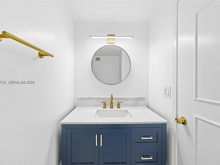 2500 Parkview Dr #1503 — Photo 9