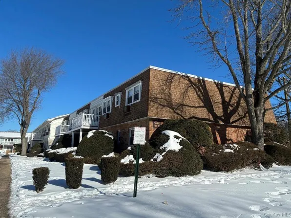 126 Hemlock Drive #3a, Bay Shore, NY 11706