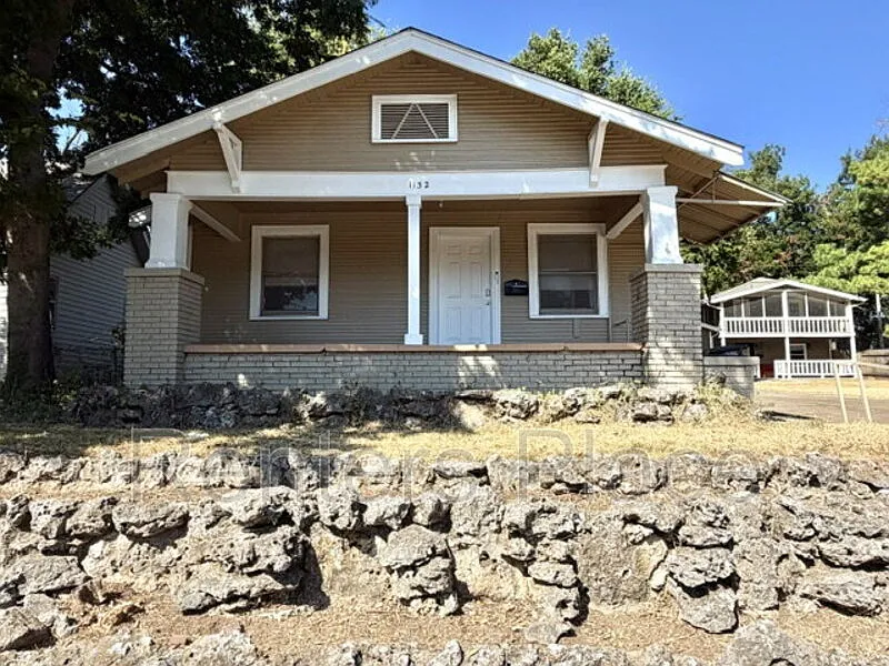 1132 S Gary Ave