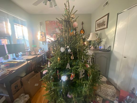 4th image of 958 W Cuyler Ave APT 3N