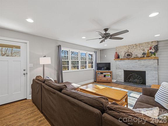 5th image of 3869 Crab Creek Rd