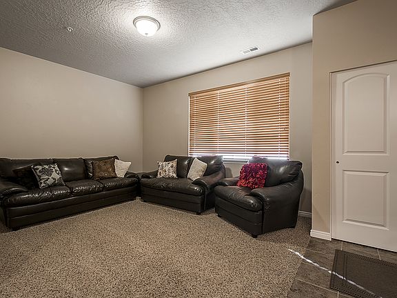 3rd image of 3082 W Desert Lily Dr