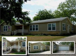 608 W 11th St, Elgin, TX 78621