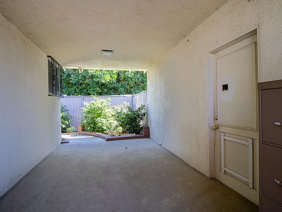 5th image of 674 W Putnam Avenue
