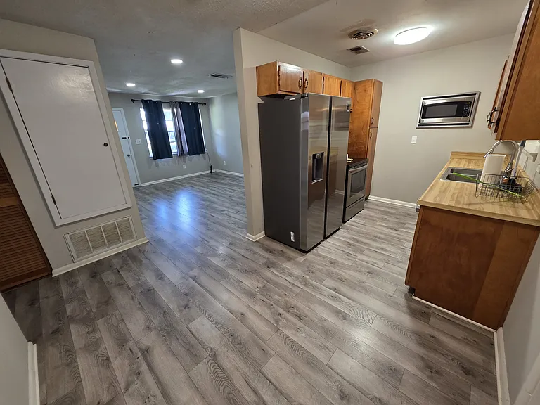 215 Newcastle Dr — Photo 5