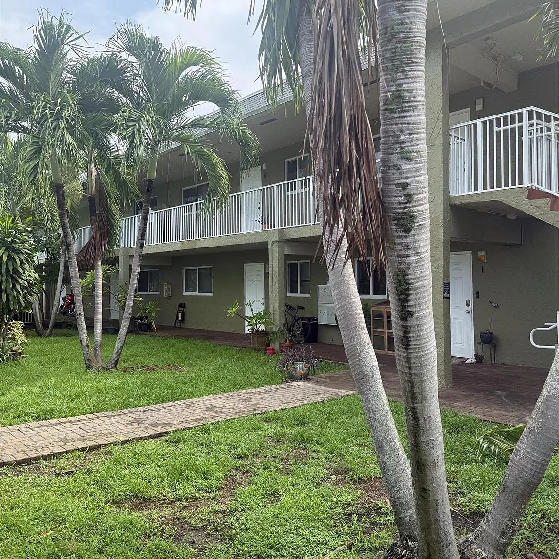 1 bed, 1.0 bath, 10331 sqft, $1,895 — Photo 2