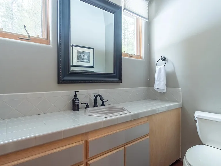 756 Lakeshore Blvd — Photo 14